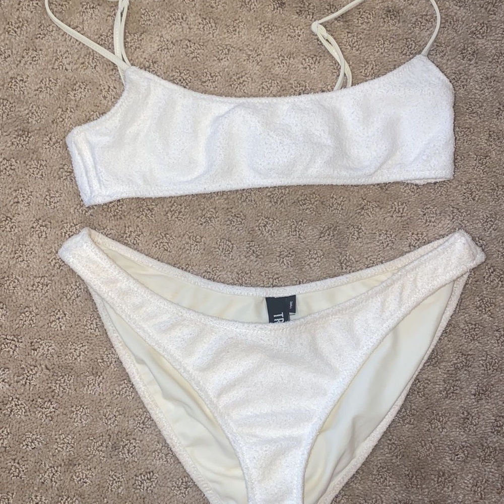 white triangl swimmie